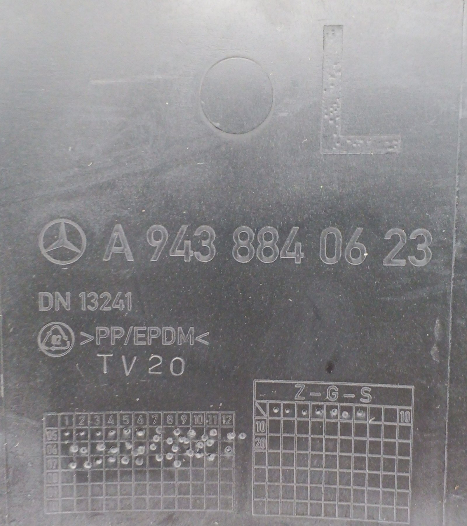 A 943 884 06 23 Mercedes Fender Cover Genuine OEM - Image 4